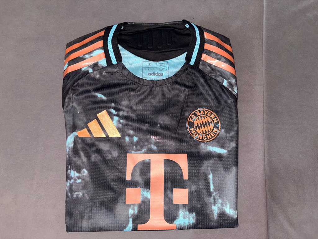 FC Bayern Munich 24/25 Away Jersey (Player Version)